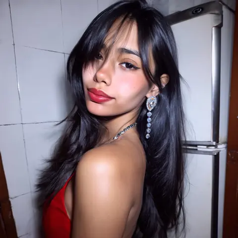 Yesenia Arenas, gallery portrait 4 of 6
